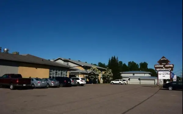 Bear's den Lounge and Motel Main image